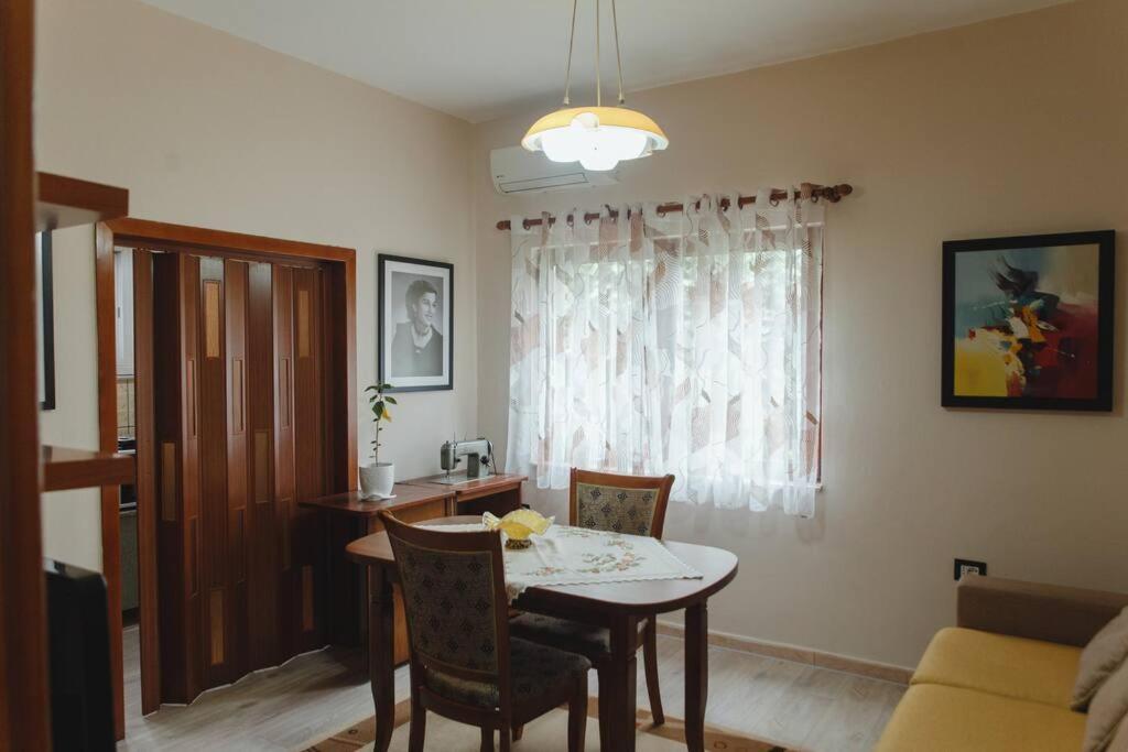 Rare Durres Apartment With Private Parking & Garden Exterior photo